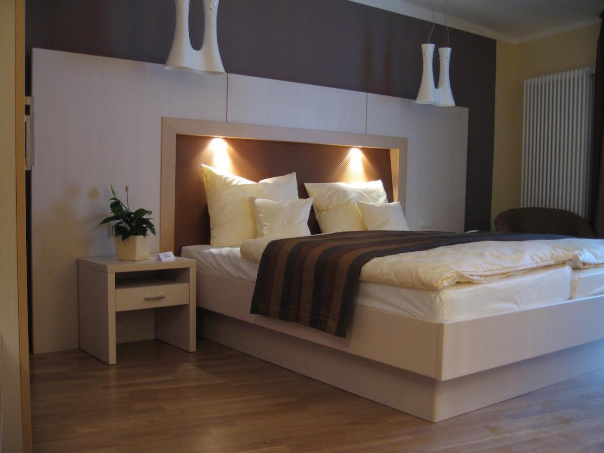 Gaestehaus Ressler Harxheim Εξωτερικό φωτογραφία